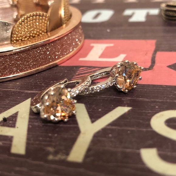 18K Heart Shaped Cubic Zirconia Champagne Hoop Ear - Picture 7 of 7